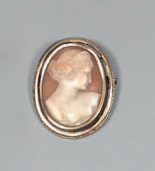 Broche ovale en argent (800) et vermeil,...