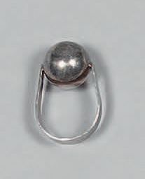 
Silver ring (800), figuring a ball on an...
