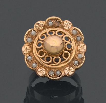 Bague en or jaune 18K (750), de forme ronde,...