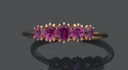 Bague en or jaune 14K (585), ornée de cinq...
