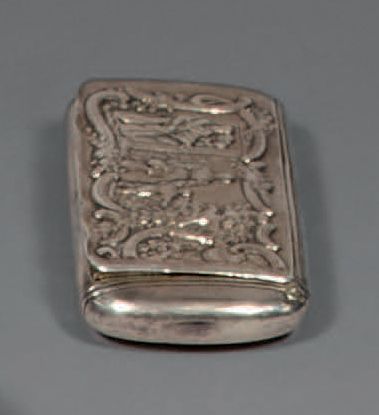 Tabatière en argent (800), les extrémités...