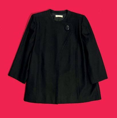 Pierre CARDIN. 
Veste en laine bleu marine,...