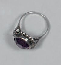 Bague en argent (800), ornée d'une pierre...