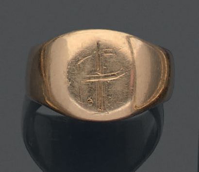 Chevalière en or jaune 18K (750), chiffrée....