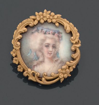 Broche en or jaune 18K (750), ciselée de...