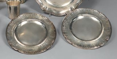 Pair of round silver dishes (950), decorated...