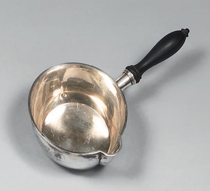 Casserole in plain silver (950), the moulded...