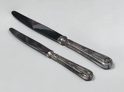 Suite of twelve large and twelve cheese knives...