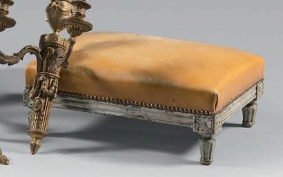 Stool of foot in grey molded wood, the dices...
