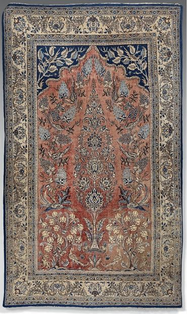 Tapis persan en laine, à décor d'un arbre...