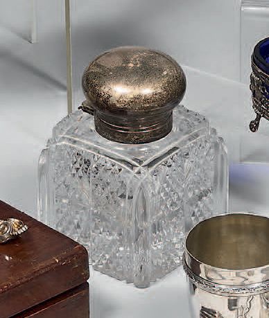 Inkwell in crystal cut of reserves of points...