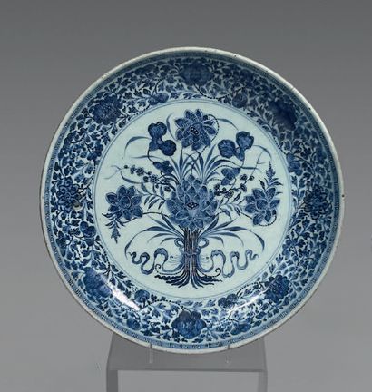Chine - XVIIIe siècle.
Large porcelain cup...