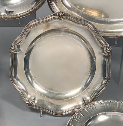 Round poly-lobed silver dish (950), with...