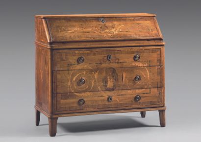 Scriban chest of drawers in fruitwood and...
