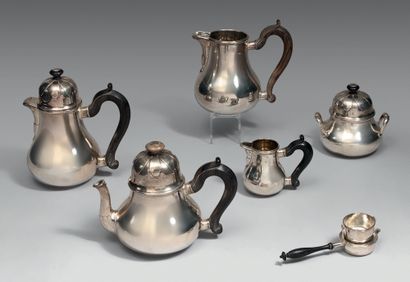 Tea and coffee set in plain silver (950),...