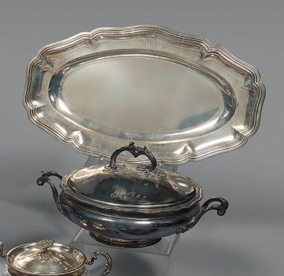 Set in silver (950), with contours and foliage...