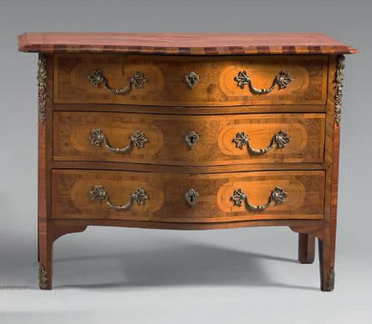 Chest of drawers with curved front in fruitwood,...