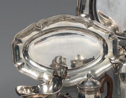 Oval silver dish (950), the wing with mouldings...