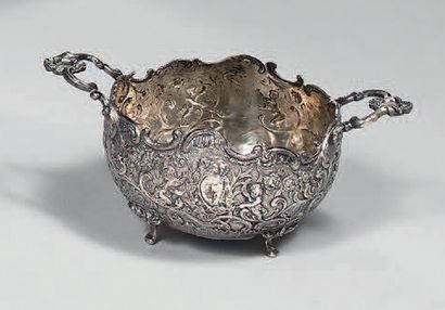 Oval silver sugar bowl (800), decorated with...