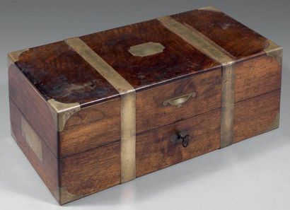 Coffret de chirurgie de campagne en acajou...