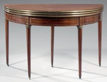 Table demi-lune en placage d'acajou à triple...