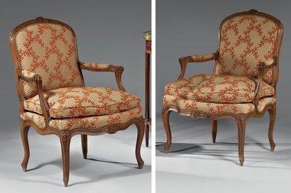 Paire de fauteuils en bois naturel à dossier...