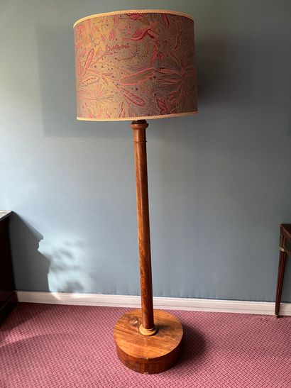 Lampadaire en acajou et placage d'acajou,...