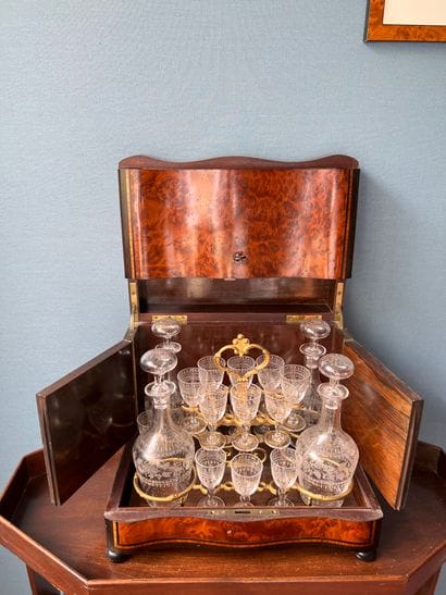 Cave à liqueur en placage de loupe, bois...
