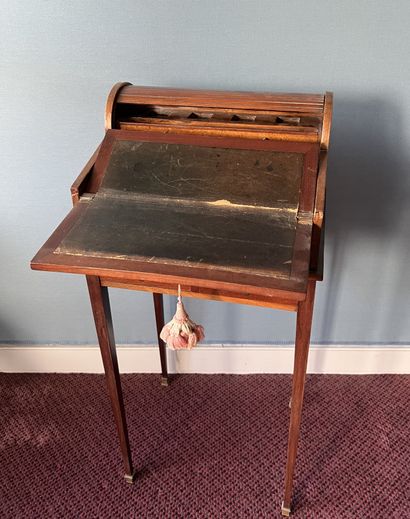 Petit bureau en acajou et placage d'acajou,...