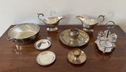 Set in silver plated metal: a vegetable dish...