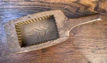 Moule à beurre en bois naturel, le fond à...
