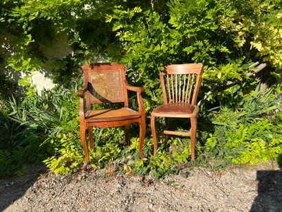 
Armchair in natural wood, the back with...