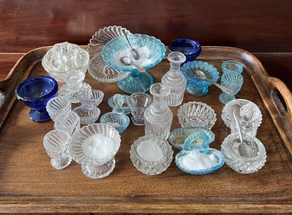 Ensemble de verrerie et cristallerie miniatures...