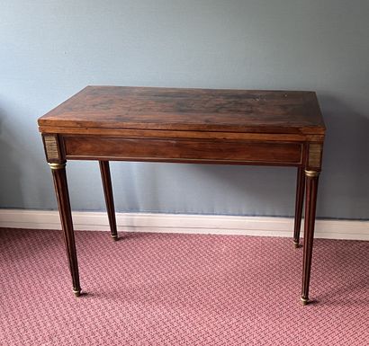 Table à jeux en acajou et placage d'acajou...