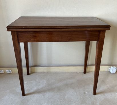 Table à jeu en acajou et placage d'acajou,...