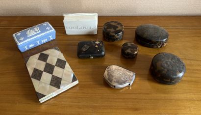 Trinkets: a Wedgwood porcelain box; four...