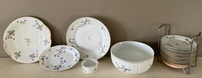 
Mannette de vaisselle en porcelaine, à décor...