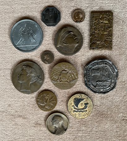 Petit ensemble de médailles en bronze.