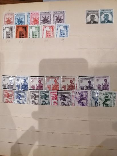 Album de timbres des Colonies et Territoires...