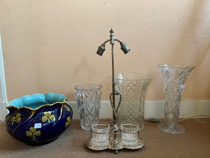 Bibelots : cache-pot en faïence à décor de...