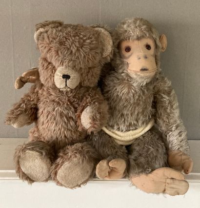 Deux peluches : ours et singe. En l'état...