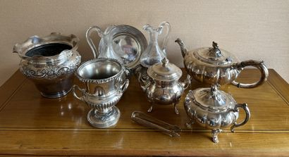 Set in silver plated metal: a teapot and...