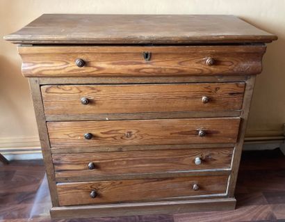Chest of drawers in oak and pitchpin, with...