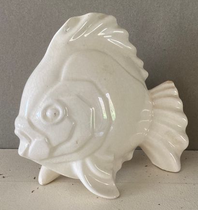 Géo CONDÉ (1891-1980). Poisson en faïence...