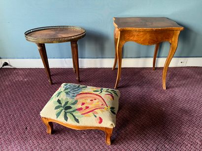 Petite table basse en bois de placage et...