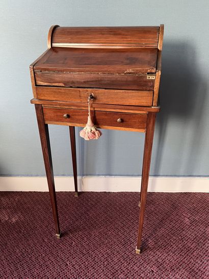 Petit bureau en acajou et placage d'acajou,...