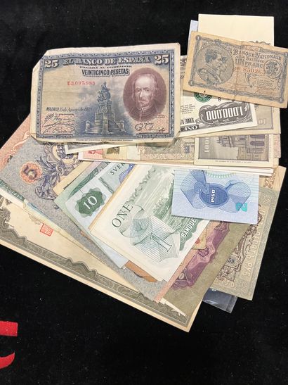 Petit ensemble d'anciens billets démonét...