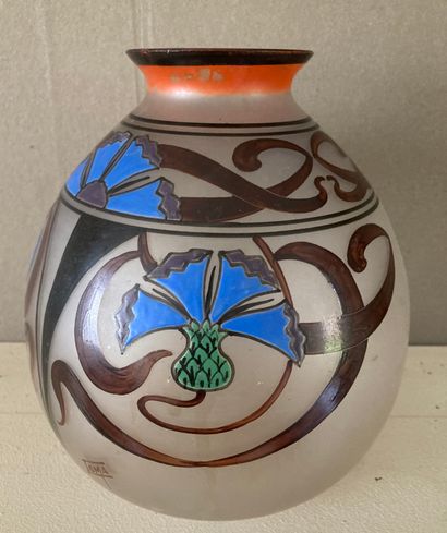 JOMA. Vase boule en verre opaque à décor...