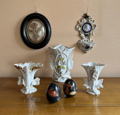 Set including: four church vases in white...