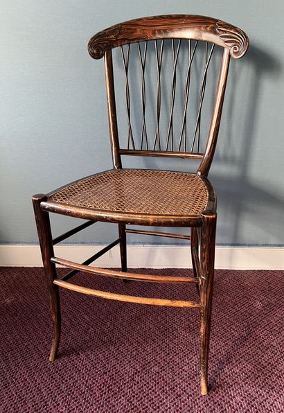 Suite de cinq chaises genre Chiavari en bois...